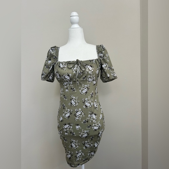 Missguided mini floral green dress - Picture 1 of 2